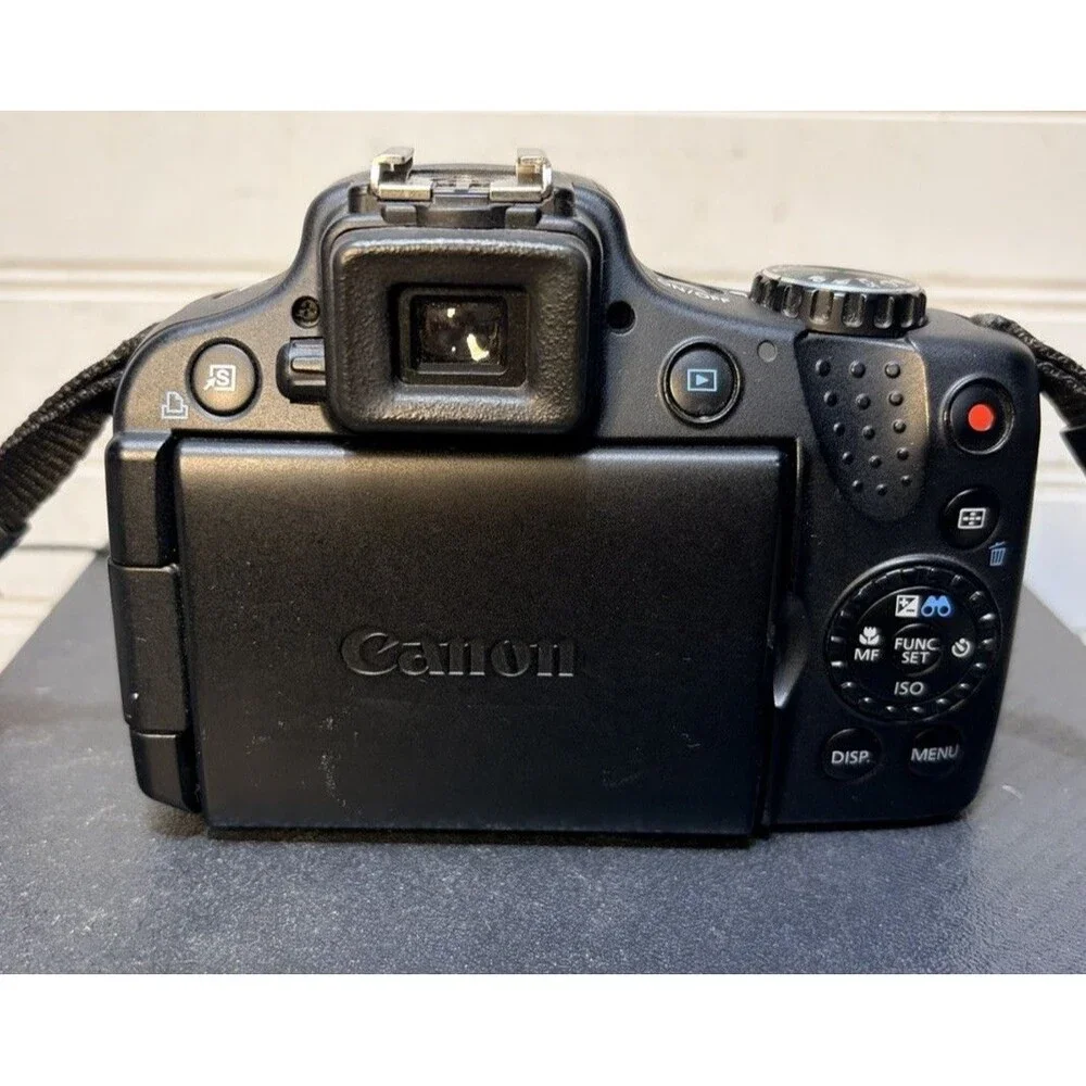 Canon PowerShot SX50 HS 12.1MP 50x Optical Zoom Digital Camera Bundle In Box